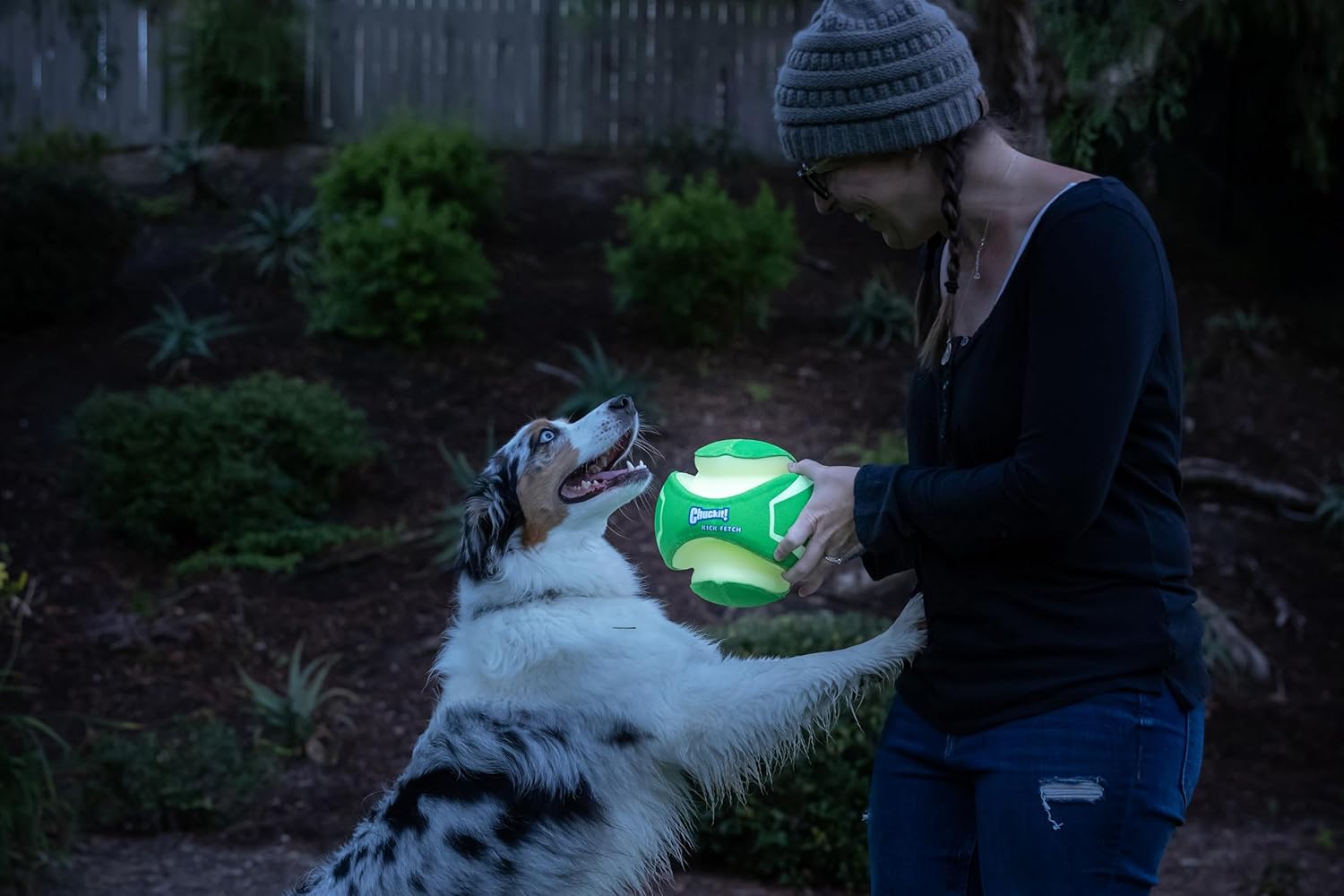 CHUCKIT KICK FETCH MAX GLOW SMALL