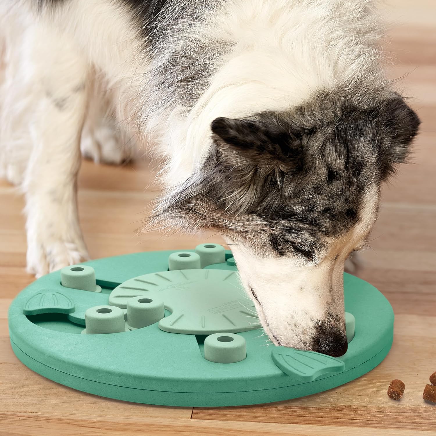 DOG WORKER INTERACTIVE TREAT 36 CM GREEN